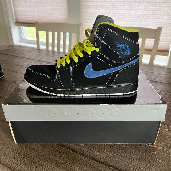 Air Jordan 1 Retro High ‘Black Cyber’ - Picture 4 of 7